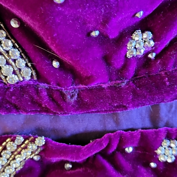 Stunning purple velvet lehenga ( skirt, crop and shawl) - Picture 6 of 8